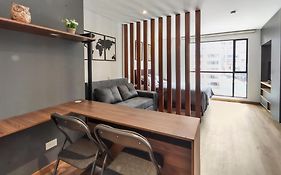 Apartaestudio Moderno en Edificio TEIK, Centro Internacional Bogotá, WiFi y Ubicación Premium